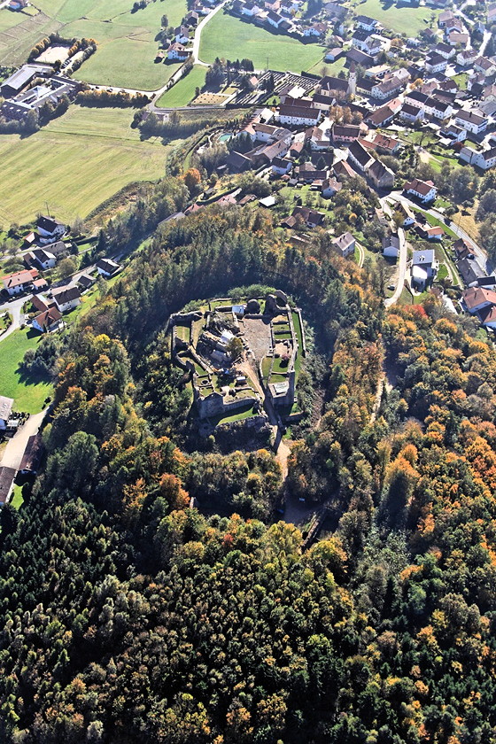 Luftbild aus der Endphase der Grabungen vom bekannten Münchner Luftbildarchäologen Klaus Leidorf vom 11. Oktober 2010.