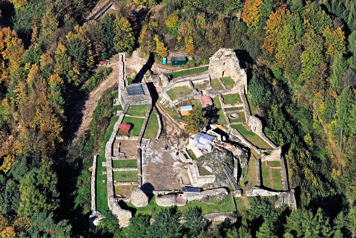 Luftbild aus der Endphase der Grabungen vom bekannten Münchner Luftbildarchäologen Klaus Leidorf vom 11. Oktober 2010.