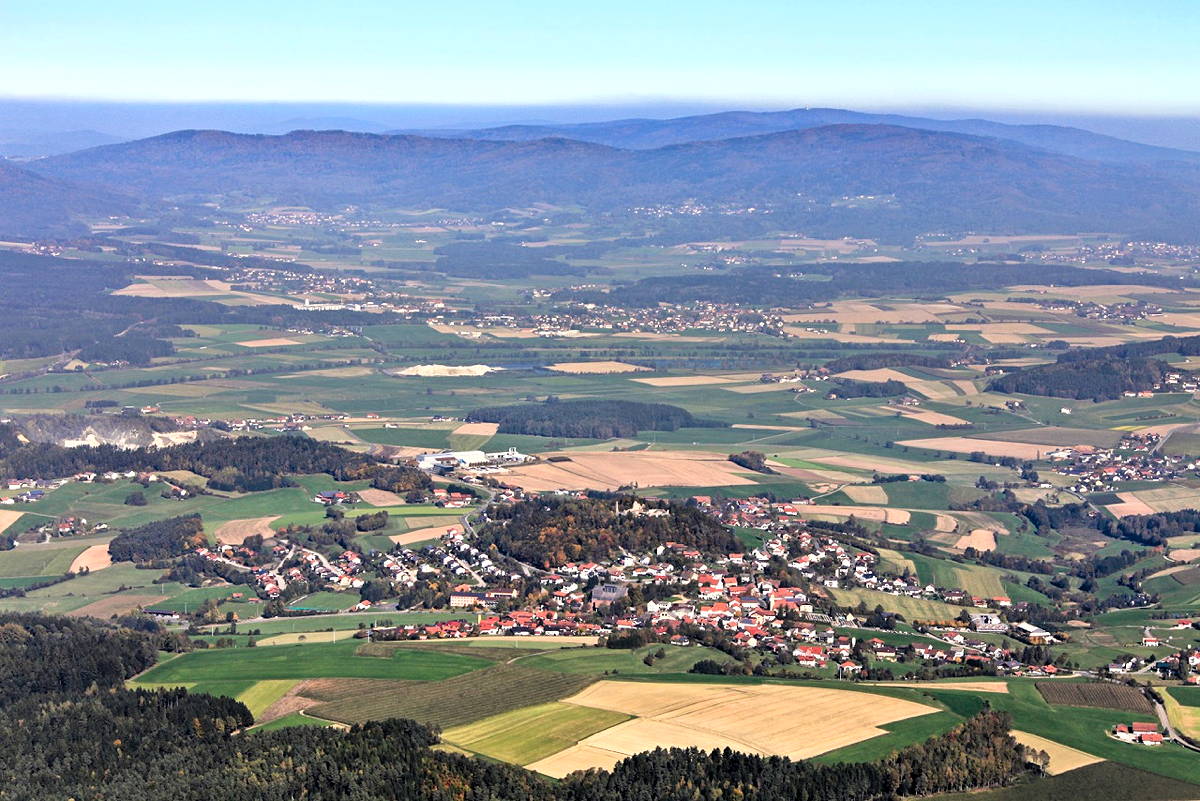 Luftbild aus der Endphase der Grabungen vom bekannten Münchner Luftbildarchäologen Klaus Leidorf vom 11. Oktober 2010.