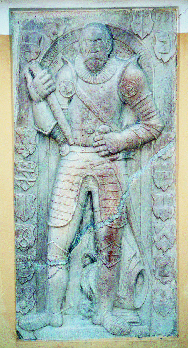 Epitaph Ludwigs X. von Eyb an der Südseite der alten Rundinger Kirche		. Foto: Amberger