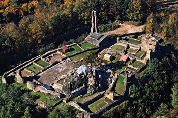 Luftbild aus der Endphase der Grabungen vom bekannten Münchner Luftbildarchäologen Klaus Leidorf vom 11. Oktober 2010.